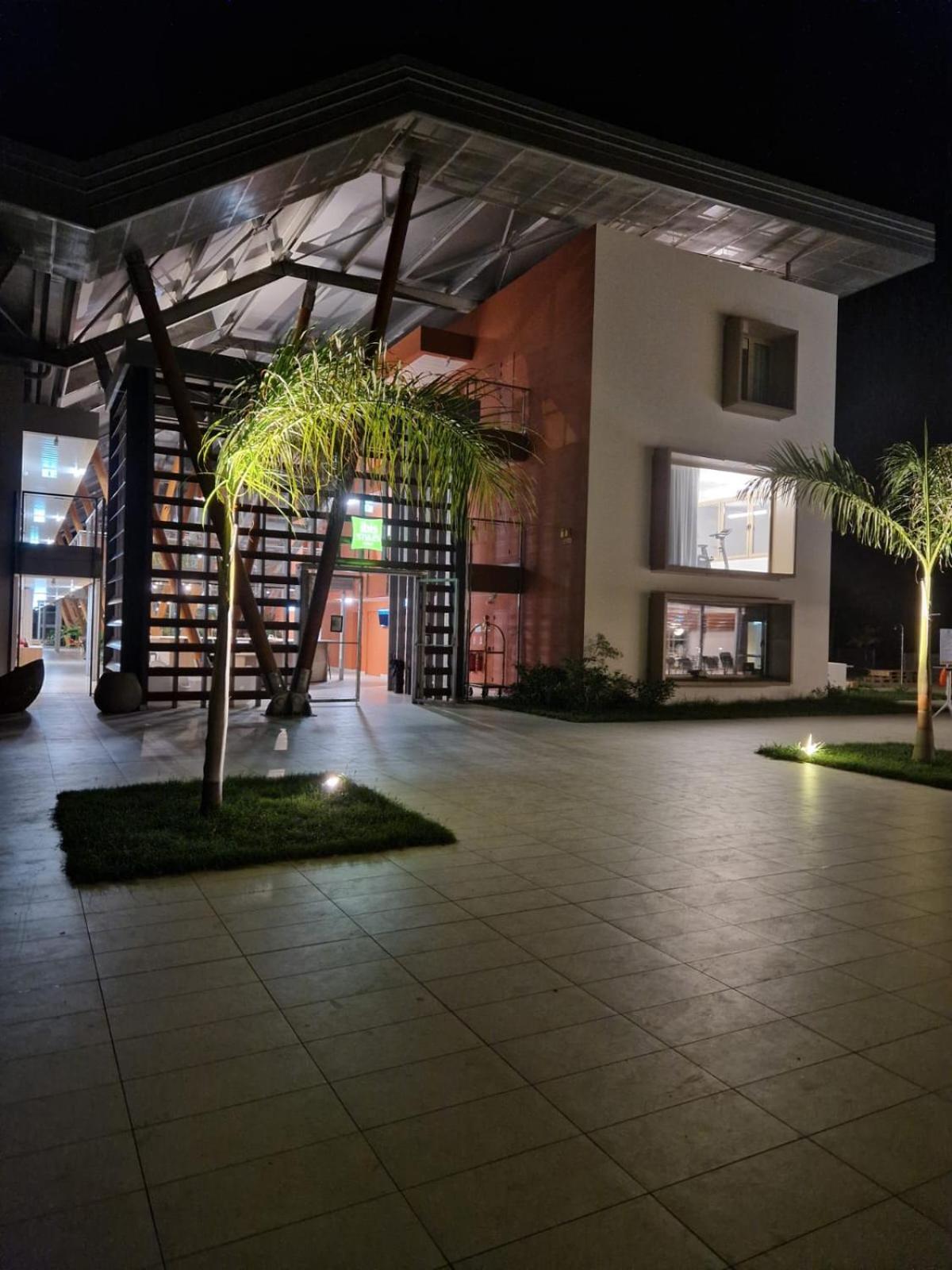 Ibis Styles Mayotte Aéroport Pamandzi Exterior foto